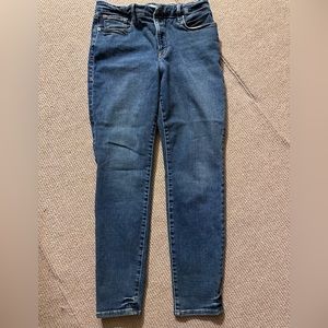 Good American Classic Slim Straight Jean